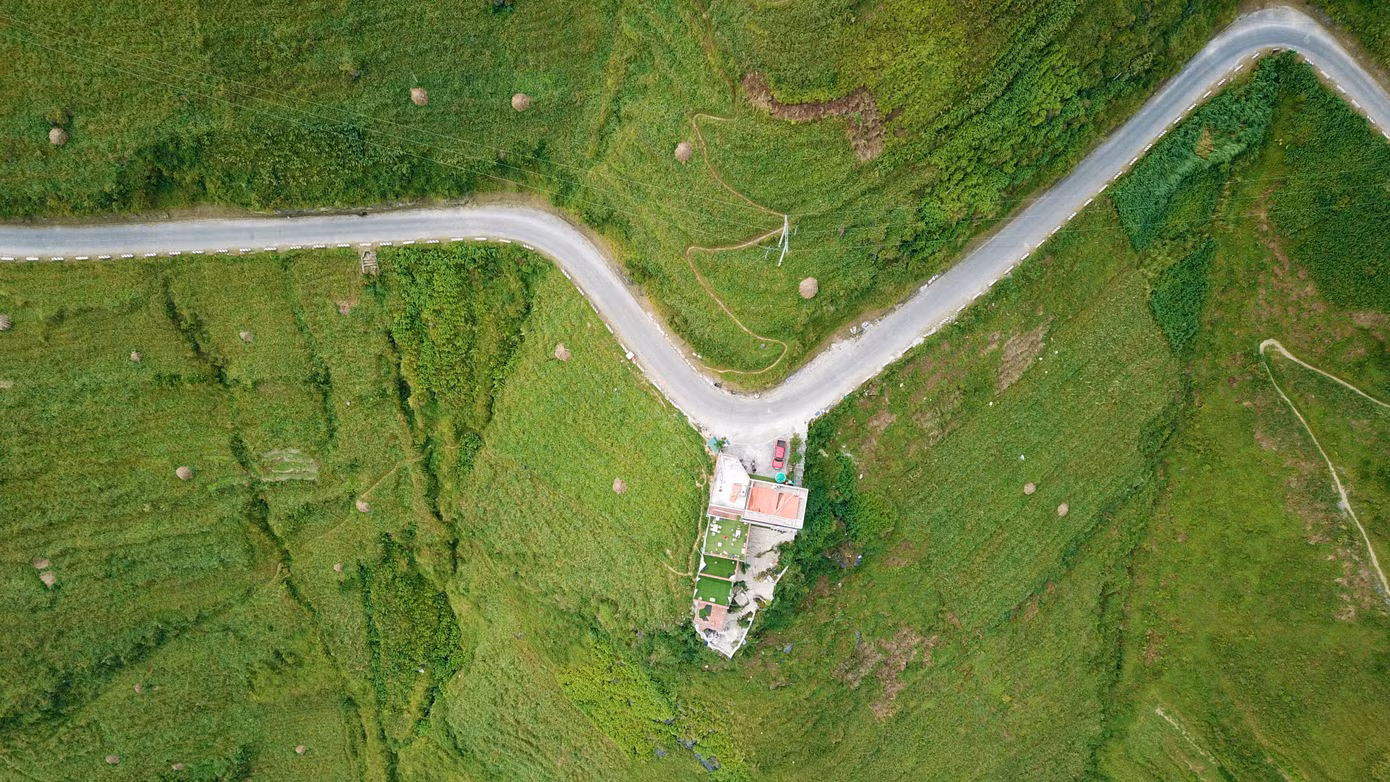 Bất ngờ công trình 'chui' trên đỉnh Mã Pì Lèng được huyện coi là điểm du lịch ảnh 4
