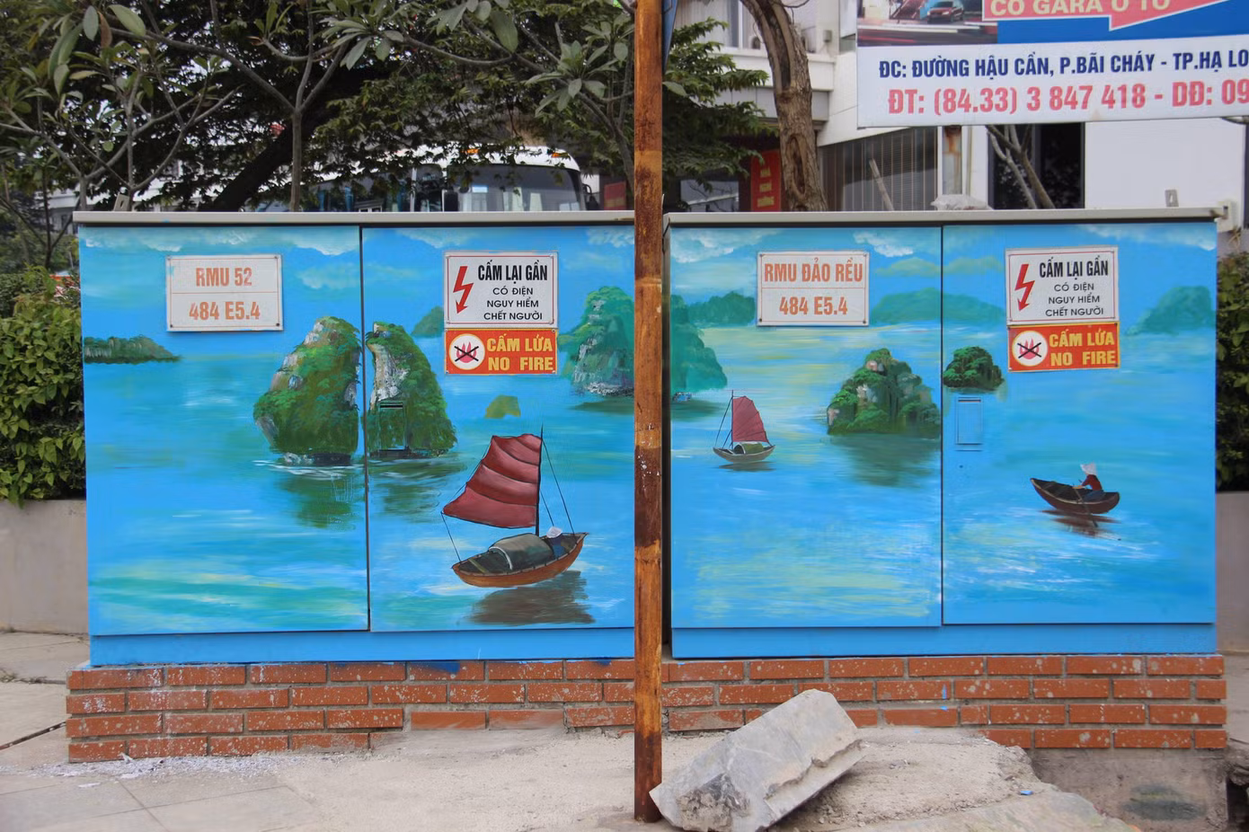 Những 'tủ tranh' đặc biệt trên phố Quảng Ninh ảnh 9