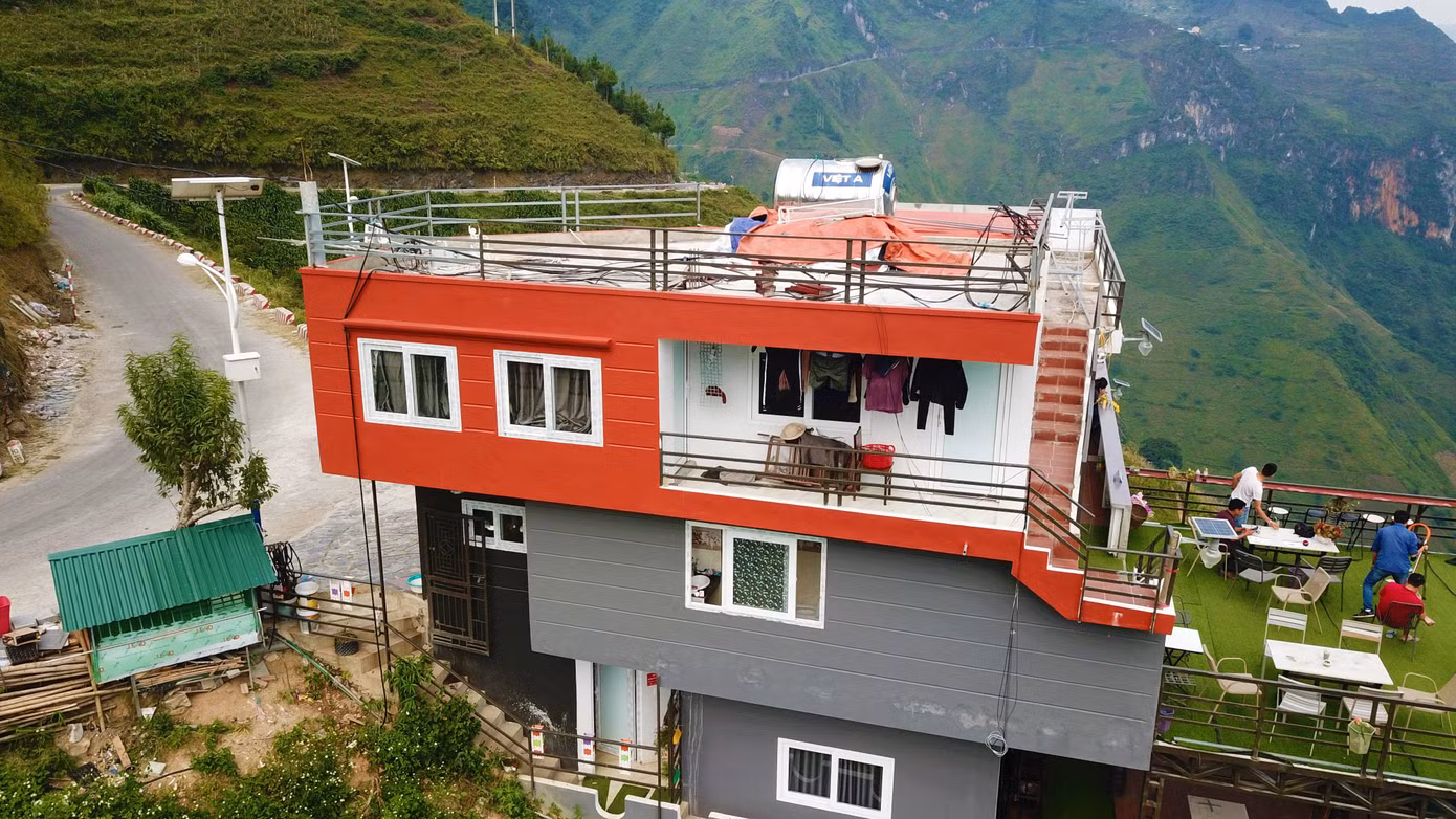 Panorama Mã Pì Lèng vẫn chật cứng khách trong 'tâm bão' ảnh 3