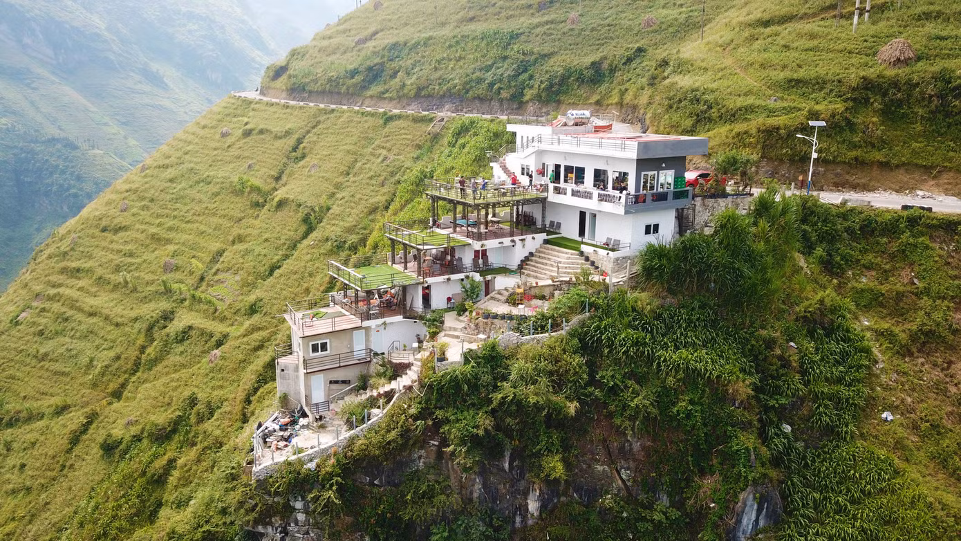Panorama Mã Pì Lèng vẫn chật cứng khách trong 'tâm bão' ảnh 5