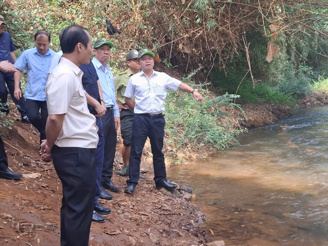 Lãnh đạo các sở, ban ngành tỉnh Đồng Nai khảo sát vị trí xây dựng cầu Mã Đà tại ranh giới 2 tỉnh Đồng Nai - Bình Phước