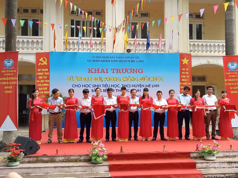 Bể bơi thông minh đến với học sinh ngoại thành Hà Nội ảnh 1