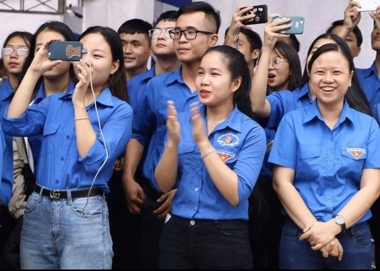 Lực lượng đoàn viên, thanh niên Quảng Trị xung kích tiên phong trong phong trào "Bình dân học vụ số".
