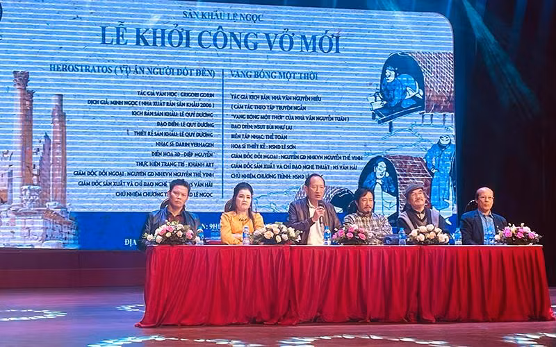 Chuẩn bị cho hai vở diễn ra mắt vào dịp Tết.