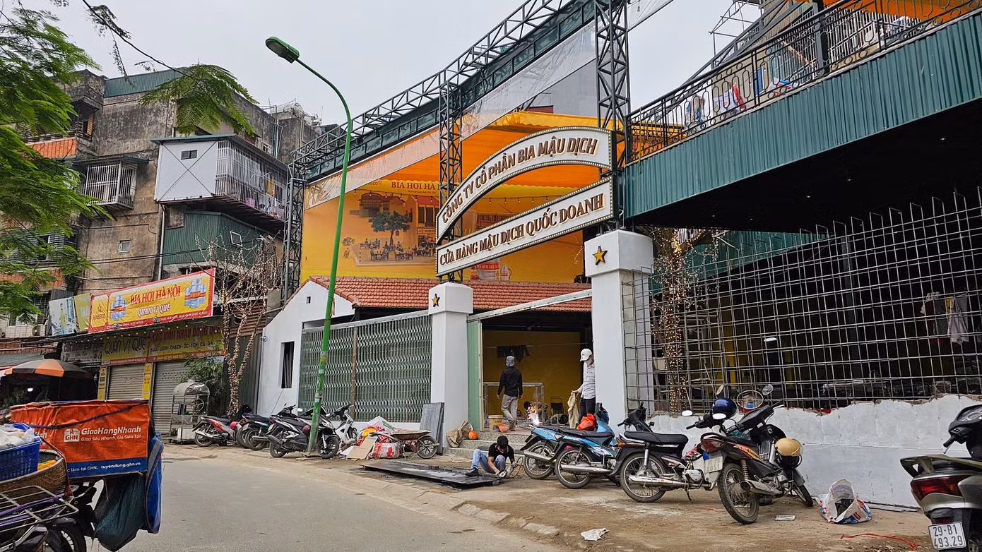 Đặc biệt, việc biến công trình này thành nhà hàng , quán bia "khủng" liệu có đúng với mục đích sử dụng của khu đất, có được cơ quan có thẩm quyền cho phép và có đảm bảo quy định PCCC hay không?