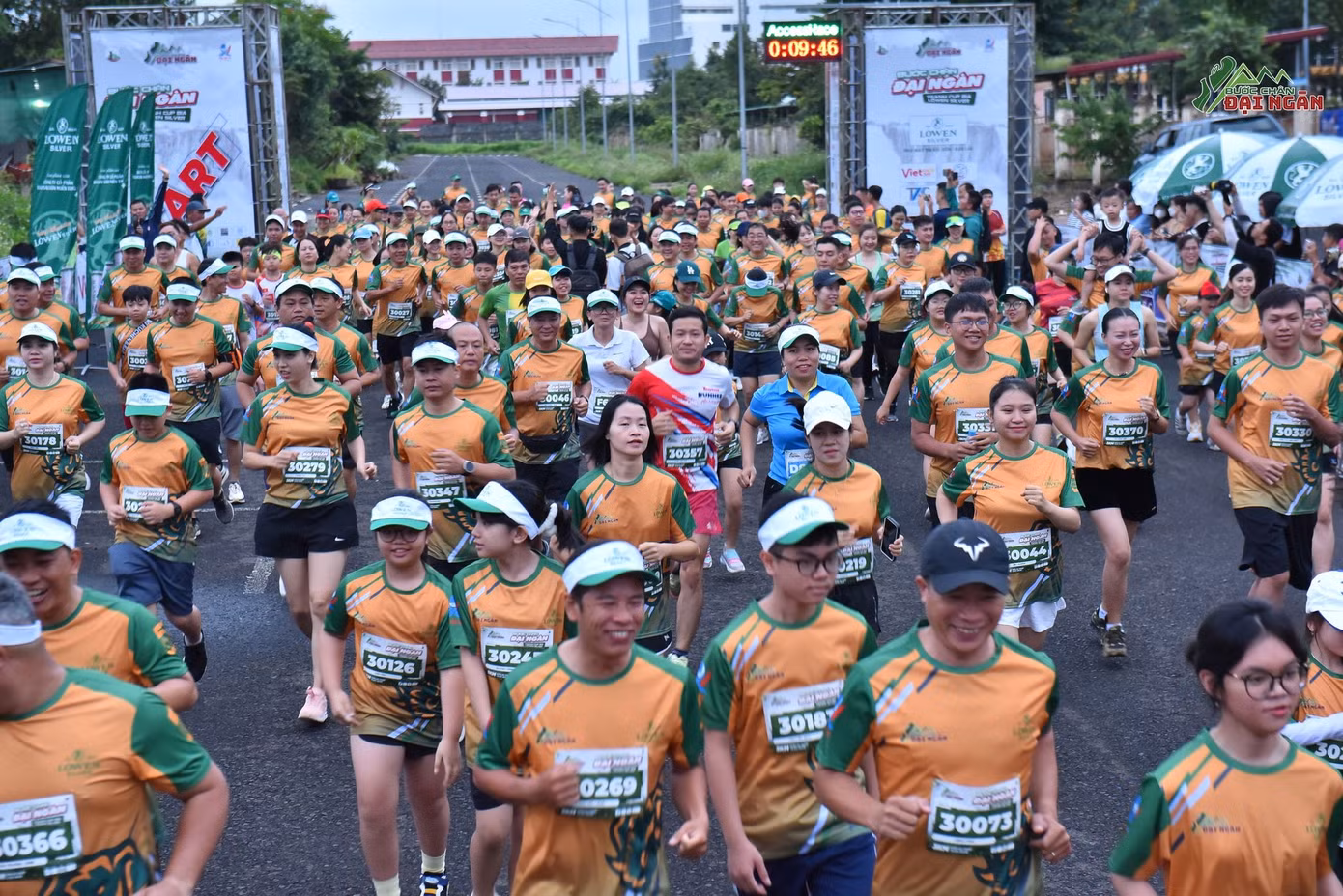 Giải có sự tham gia của gần 1.300 vận động viên, tranh tài 3 cự ly 15km, 7km và 3km. Vận động viên tham gia giải “Bước chân đại ngàn" năm nay ở nhiều độ tuổi, cao nhất trên 60 tuổi, thấp nhất khoảng 5 tuổi.