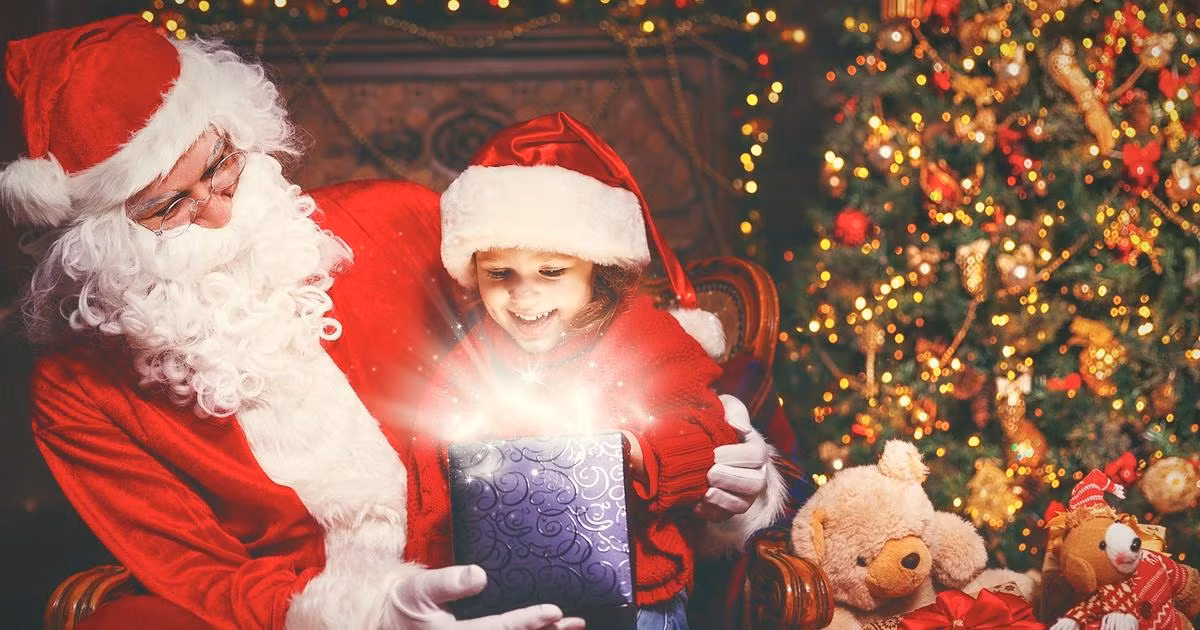 Ông già Noel ở Nga xuất hiện cùng ai trong lễ Giáng sinh?
