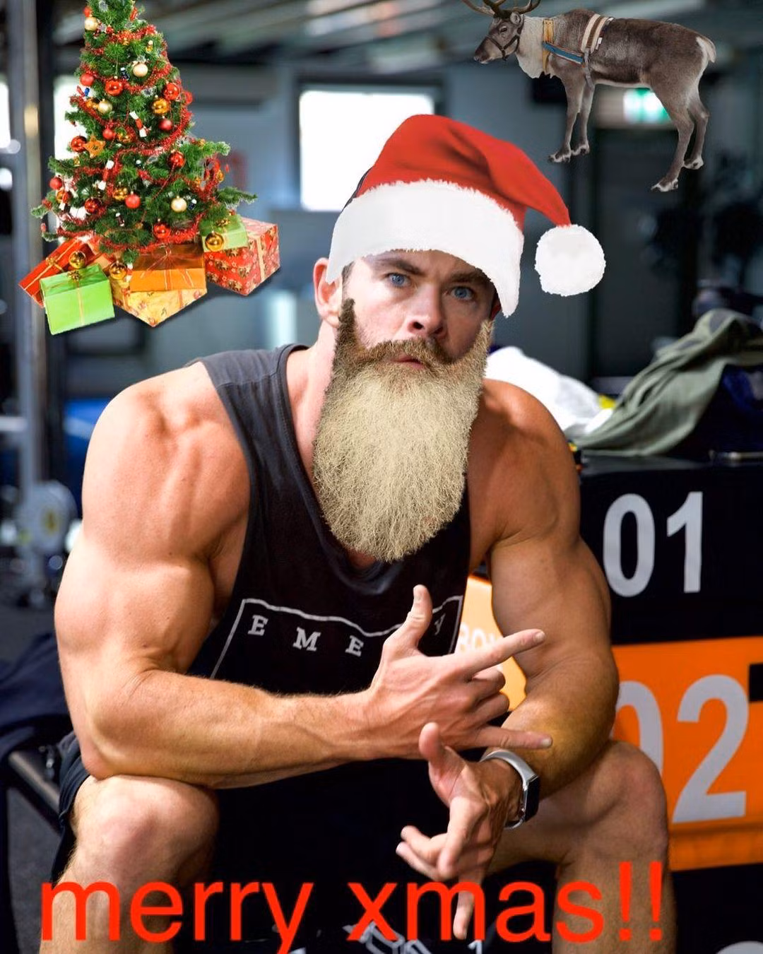 Ông già Noel phiên bản cơ bắp của tài tử “Thor” Chris Hemsworth.