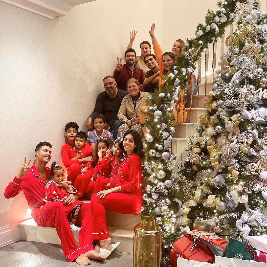 Cristiano Ronaldo cũng chọn dành thời gian cho gia đình vào dịp Giáng sinh.