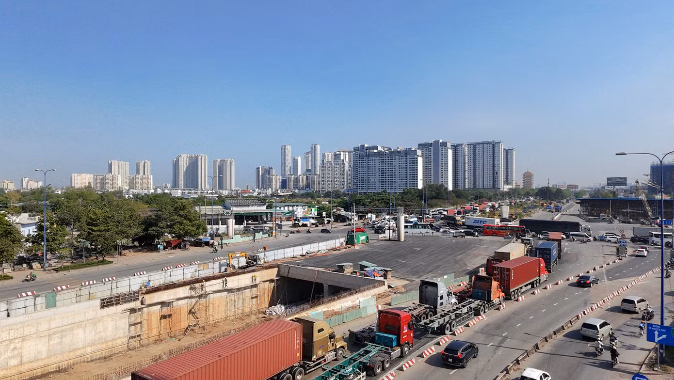 Khu vực nút giao thông An Phú - cửa ngõ ra vào cao tốc TPHCM - Long Thành - Dầu Giây tấp nập phương tiện.