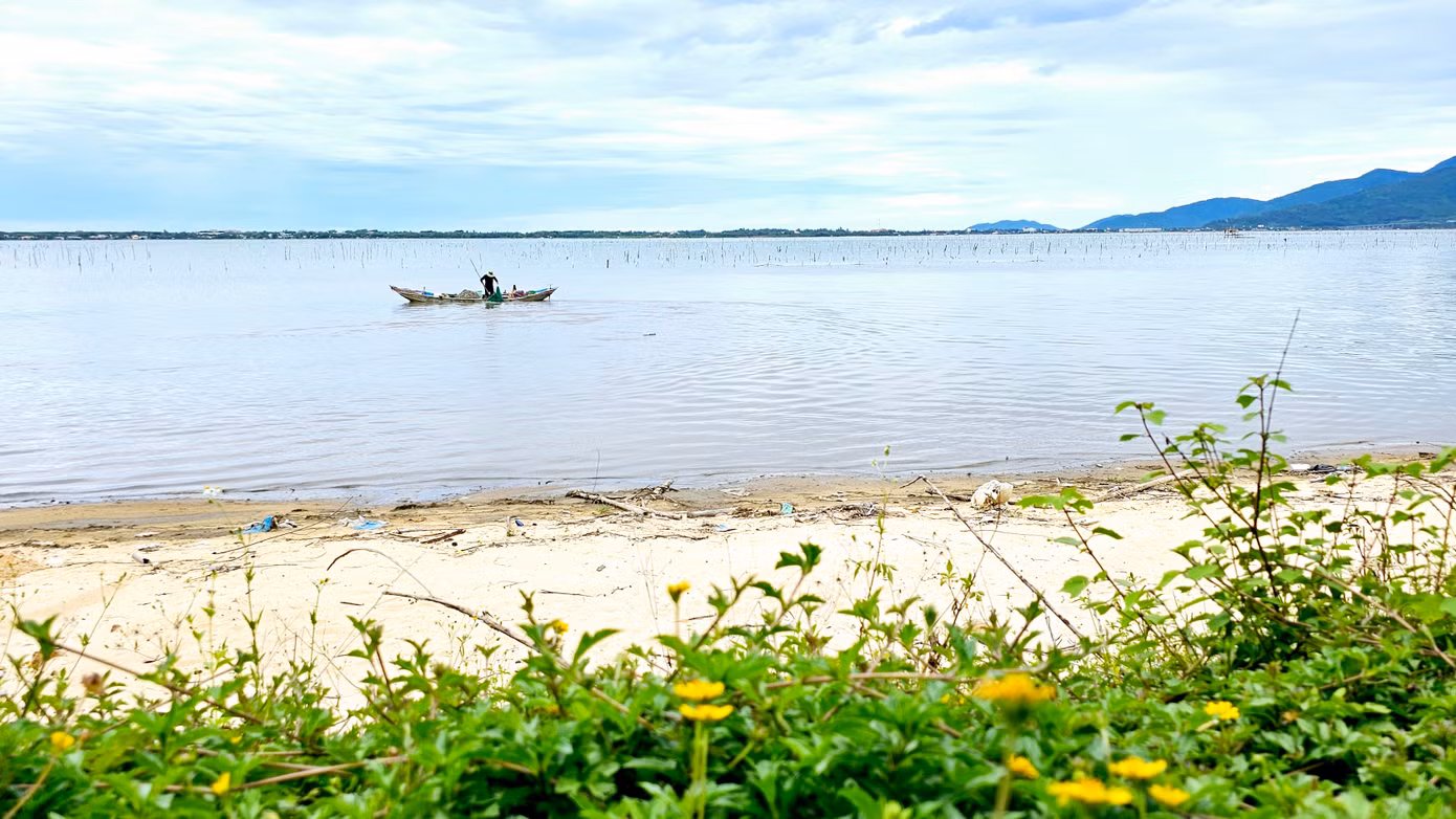 Theo quy hoạch, Khu du lịch quốc gia Lăng Cô - Cảnh Dương nằm trong Khu kinh tế Chân Mây - Lăng Cô, thuộc thị trấn Lăng Cô và xã Lộc Vĩnh, huyện Phú Lộc, tỉnh TT-Huế có diện tích khoảng 9.490 ha, trong đó diện tích vùng lõi tập trung phát triển du lịch là 1.350 ha. Ảnh: N.V.