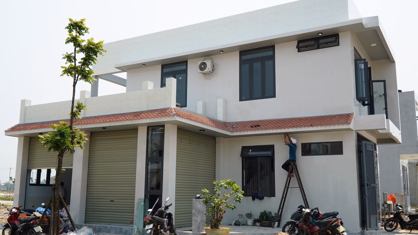 Nhiều hộ dân sau khi di dời đã có cuộc sống ổn định, nhà cửa khang trang tại nơi mới thuộc phường Hương Sơ, TP. Huế.