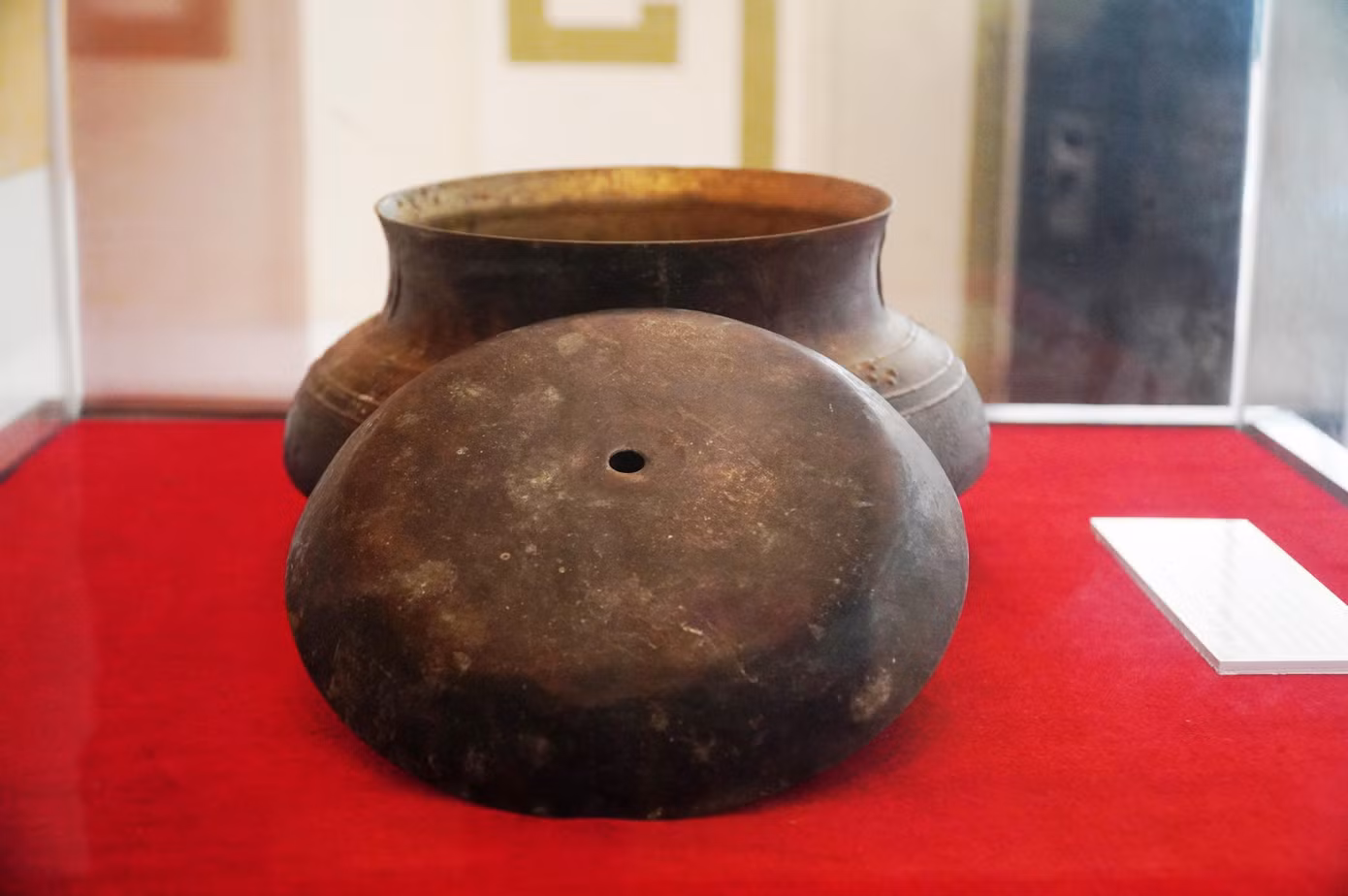 Nồi nấu rau cau làm khuôn in truyền đơn trong cách mạng tháng Tám 1945 tại TT-Huế