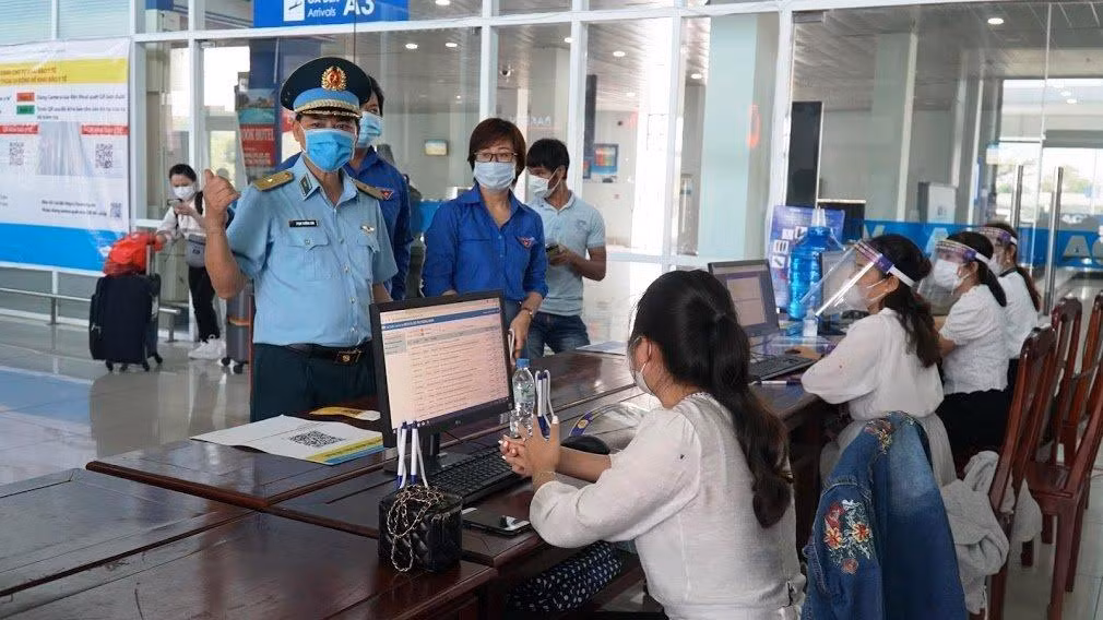 Hơn 200 ĐVTN TT-Huế xung kích “chia lửa” chống dịch cùng cách lực lượng tại 39 chốt tuyến đầu kiểm soát y tế thuộc địa bàn tỉnh này.