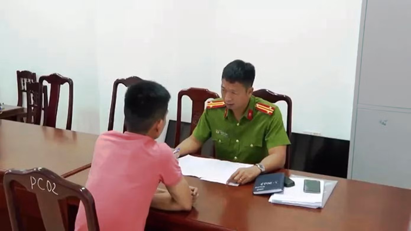 Người nhà có thân nhân bị lừa sang làm việc tại Campuchia đến trình báo với cơ quan công an ở TT-Huế