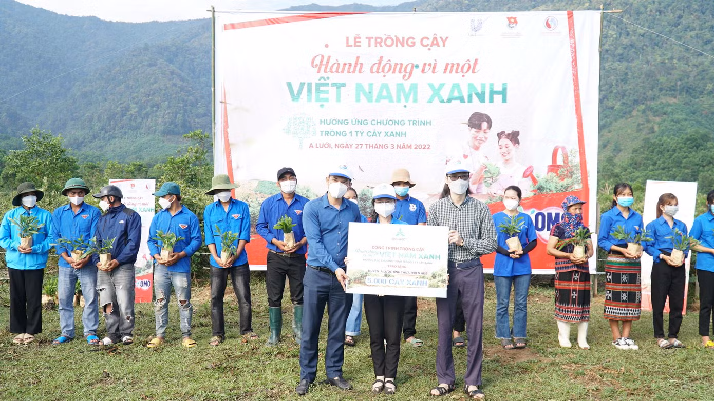 Chương trình trồng cây “Hành động vì một Việt Nam xanh”, trao tặng 70.000 cây xanh được triển khai tại huyện vùng cao biên giới A Lưới, tỉnh TT-Huế