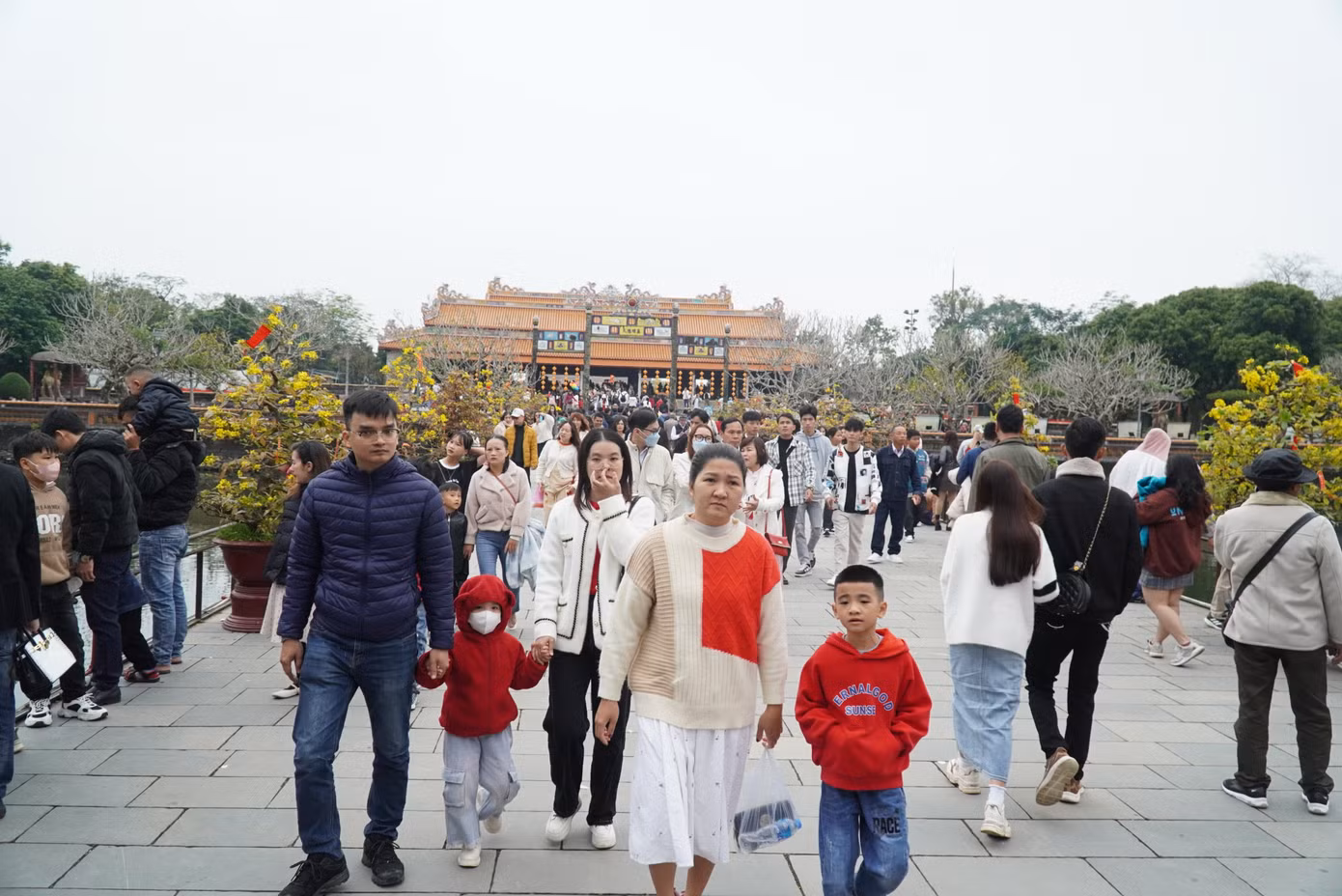 Lượng khách đến Huế tham quan tăng so với năm 2023. Ảnh: Ngọc Văn