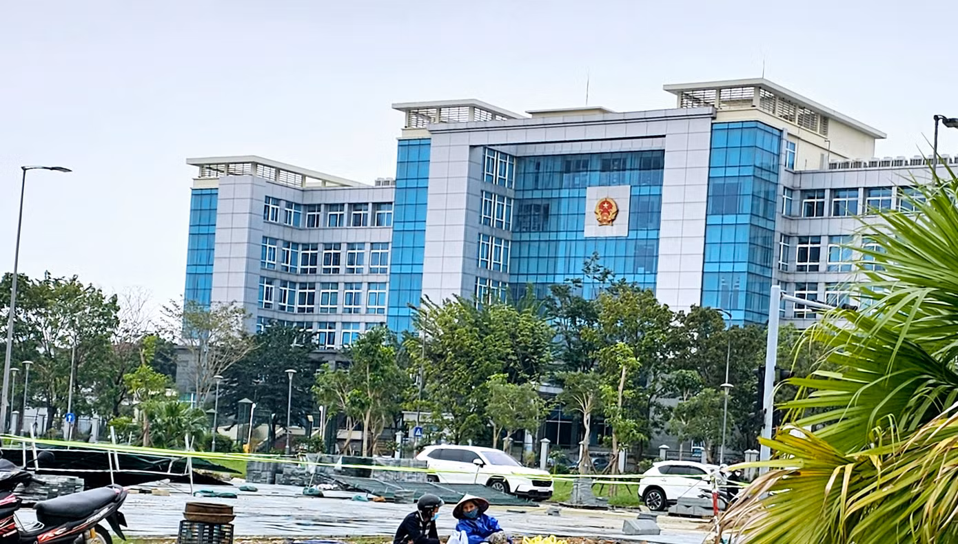 Huế sẽ tiến hành sắp xếp tổ chức bộ máy các cơ quan chuyên môn của UBND cấp huyện.