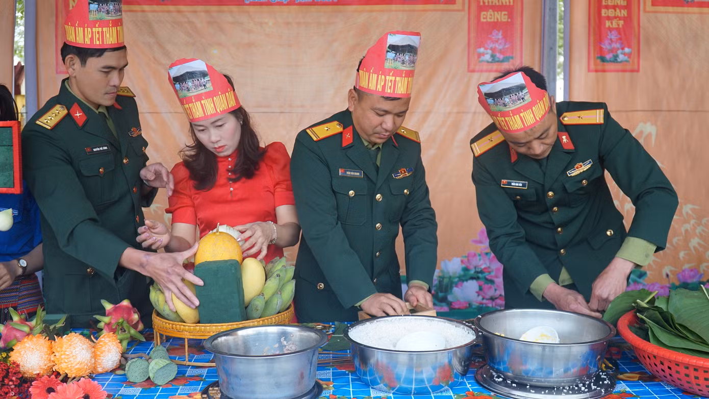 Ngày hội bánh chưng xanh vì người nghèo.