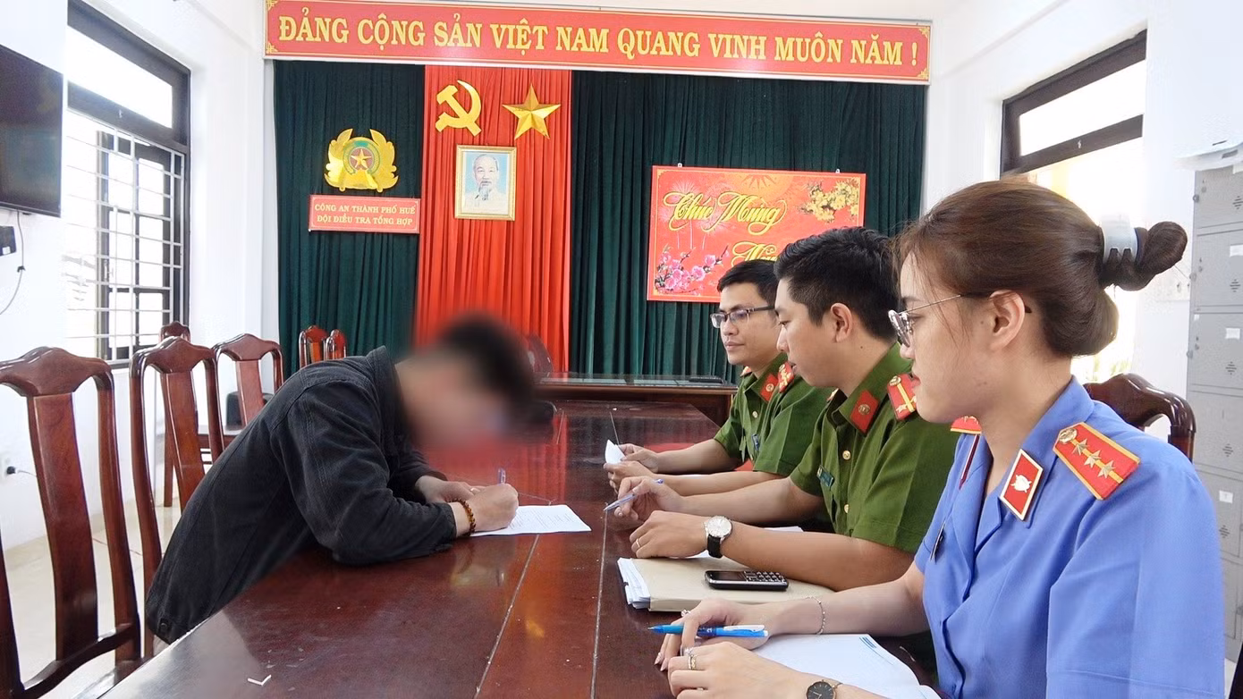 Đối tượng Châu Văn T. tại cơ quan công an. Ảnh: CACC