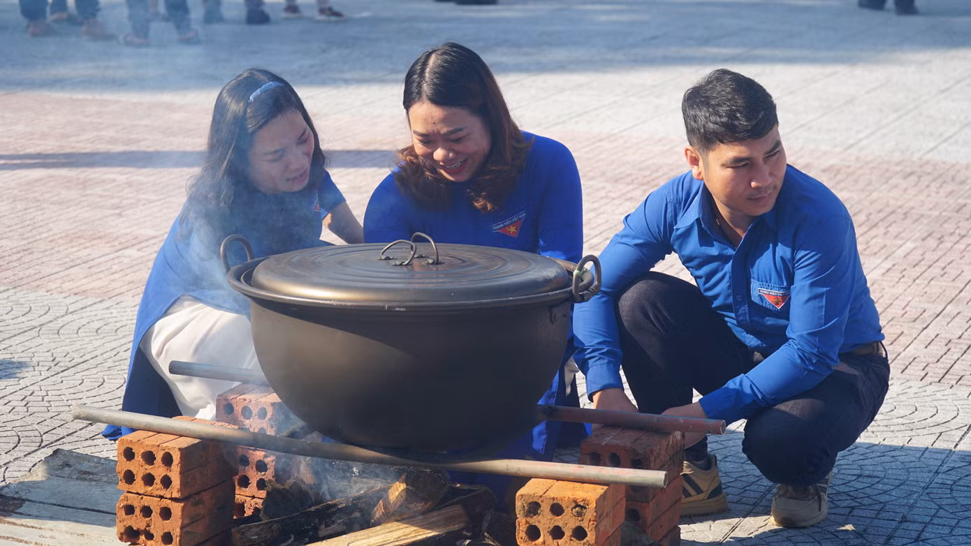 Ngày hội bánh chưng xanh vì người nghèo.