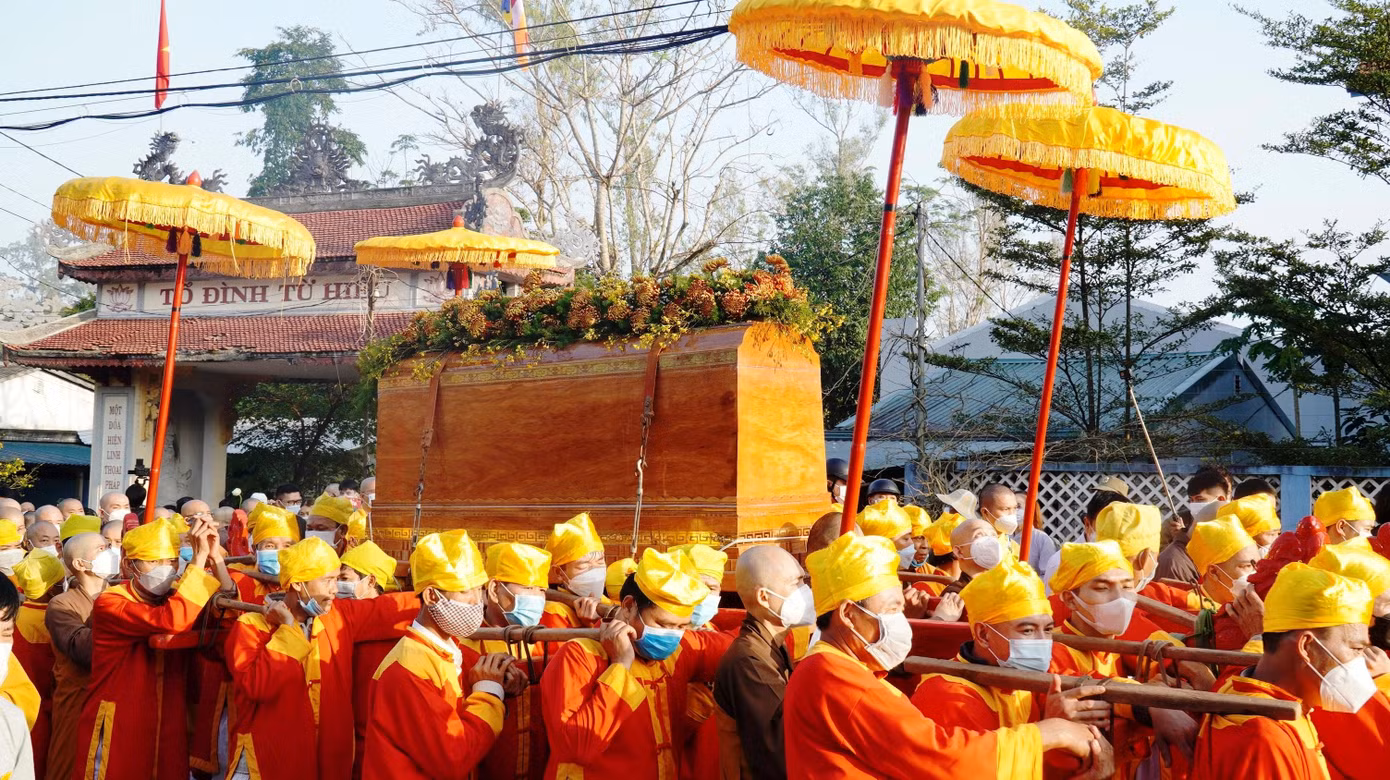 Nghi thức thiên quan (rước Kim quan Thiền sư đến địa điểm Trà tỳ)