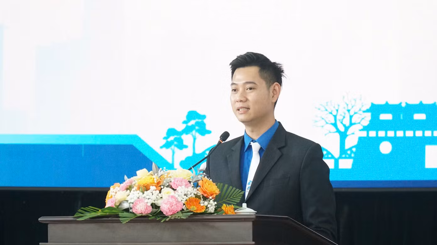 Tân Bí thư lâm thời Quận Đoàn Phú Xuân Nguyễn Nhật Nam phát biểu nhận nhiệm vụ. Tân Bí thư lâm thời Quận Đoàn Phú Xuân Nguyễn Nhật Nam phát biểu nhận nhiệm vụ.