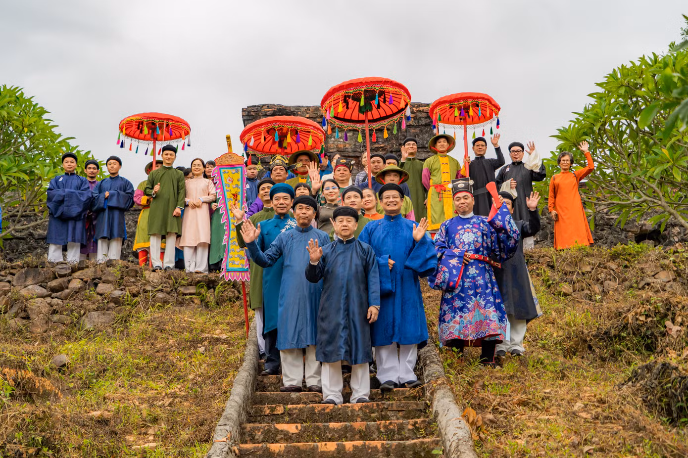 Lễ dâng hương tại lăng Trường Thái (lăng mộ Võ vương Nguyễn Phúc Khoát). Ảnh: B.Minh. Lễ dâng hương tại lăng Trường Thái (lăng mộ Võ vương Nguyễn Phúc Khoát). Ảnh: B.Minh.