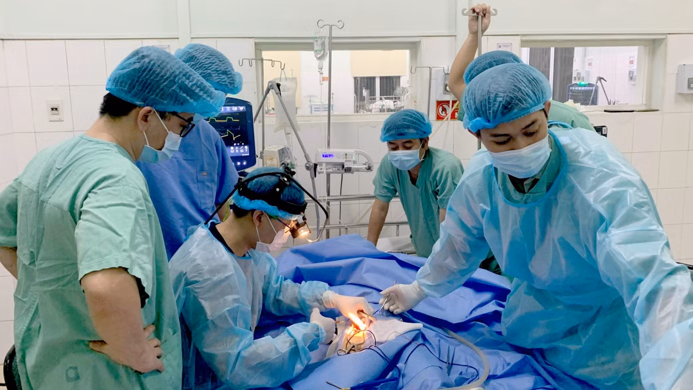 Bệnh nhi viêm cơ tim tối cấp được can thiệp bằng kỹ thuật hiện đại VA-ECMO tại Bệnh viện Trung ương Huế.