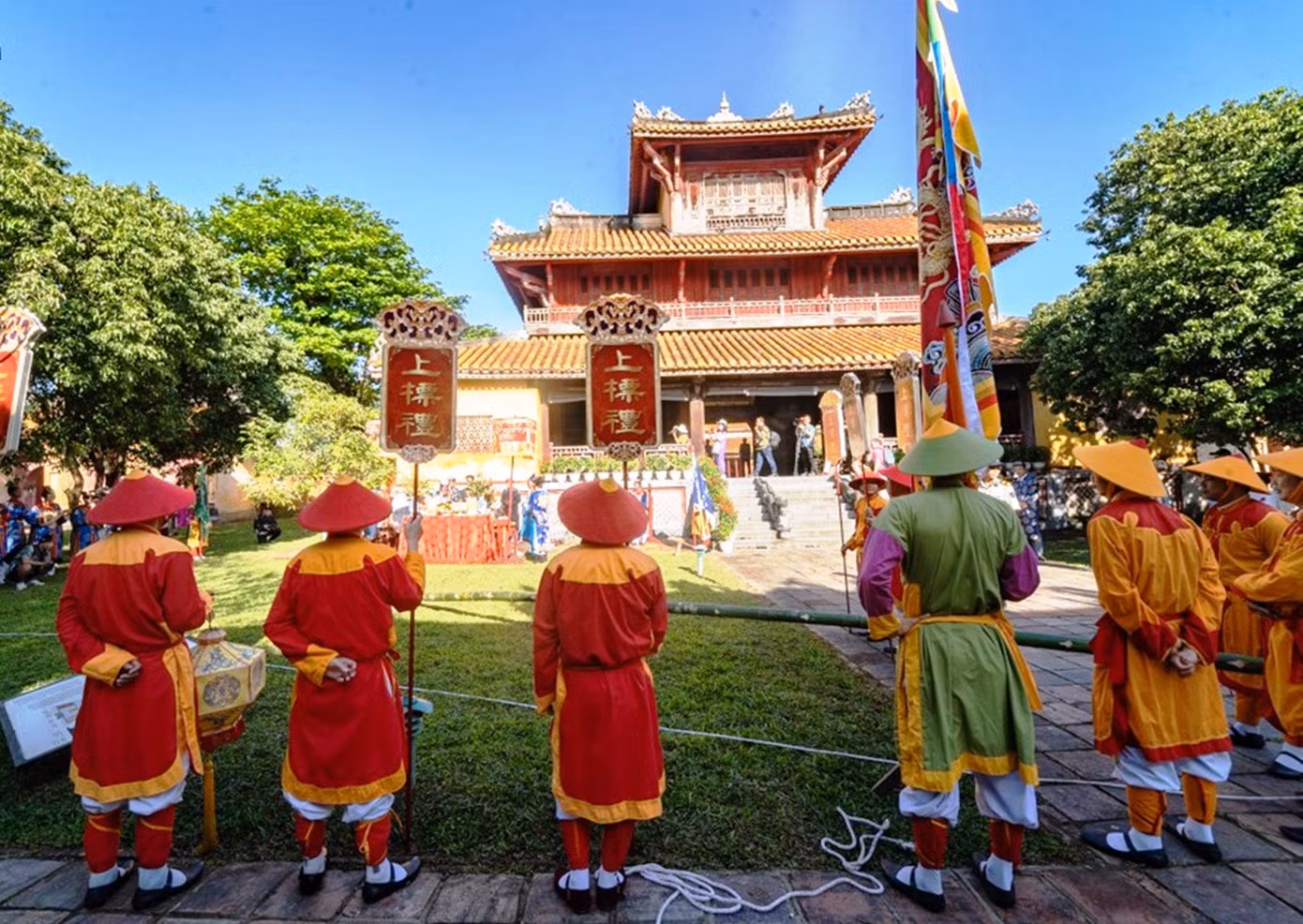 Đây là chương trình nằm trong khuôn khổ các hoạt động mừng Xuân phục vụ Tết Nguyên đán Quý Mão 2023, nhằm tái hiện nghi lễ xưa của triều đình nhà Nguyễn vào dịp Tết cổ truyền dân tộc