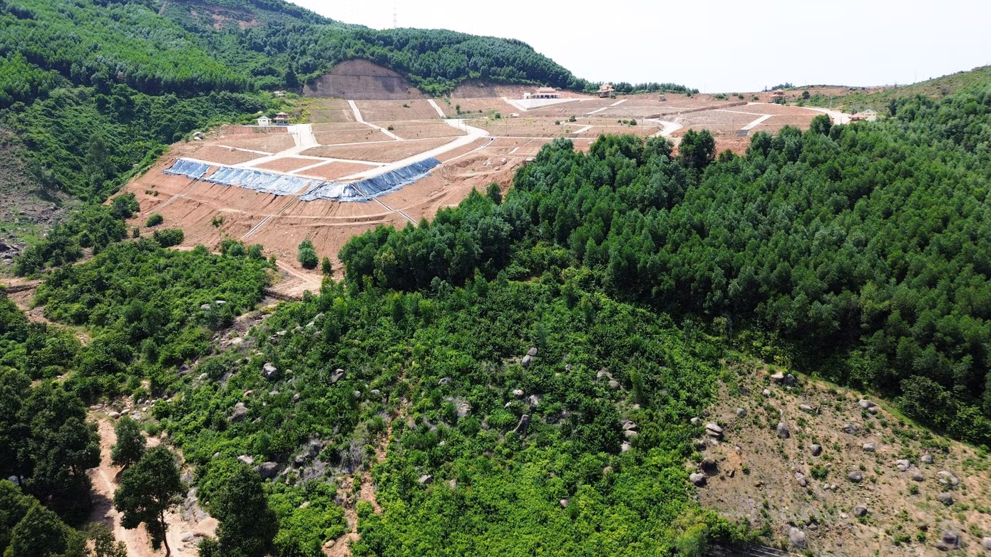 Tháng 10/2019, dự án đầu tư hạ tầng mở rộng nghĩa trang nhân dân Trường Đồng được UBND tỉnh TT-Huế phê duyệt với tổng mức đầu tư gần 40 tỷ đồng, thời gian thực hiện 3 năm tại núi Phú Gia thuộc địa bàn thị trấn Lăng Cô và xã Lộc Tiến, huyện Phú Lộc.