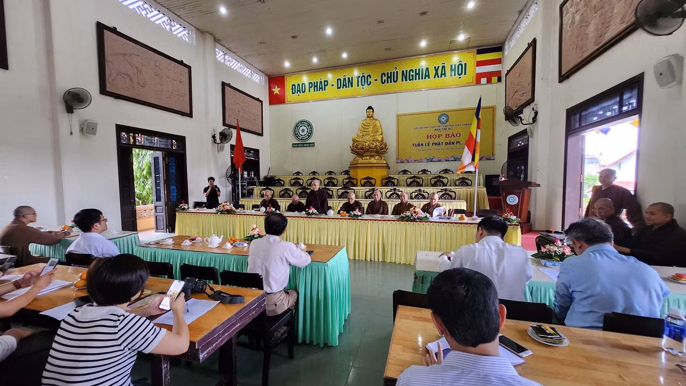 Quang cảnh buổi họp báo giới thiệu về Tuần lễ Phật đản Phật lịch 2568 tại TT-Huế.