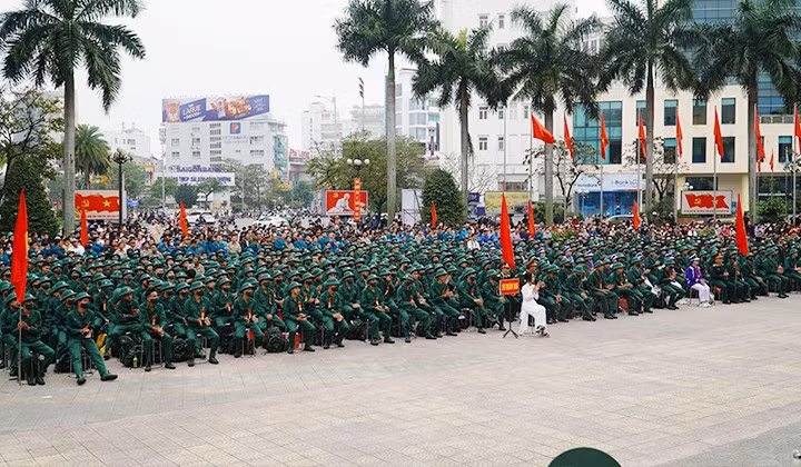 Quang cảnh ngày hội tòng quân của thanh niên TP. Huế. Ảnh: CTV