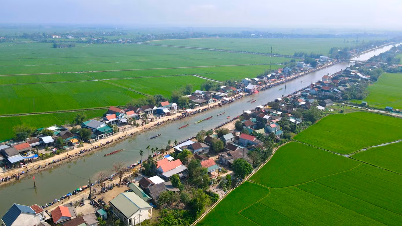 Nơi tổ chức giải là vùng quê ruộng đồng, sông nước hữu tình.