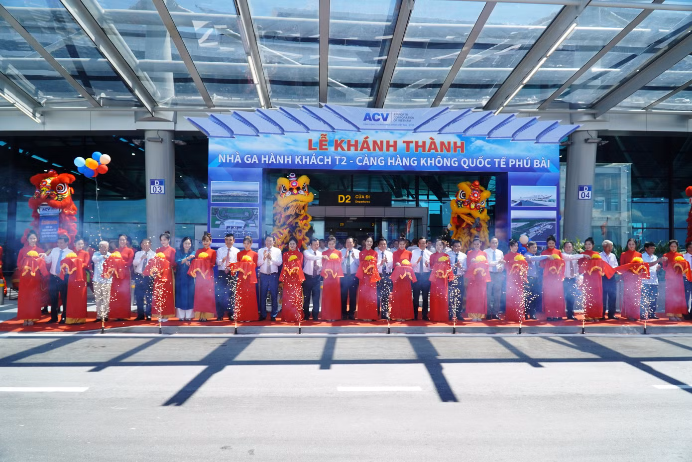 Ngày 17/6, tại thị xã Hương Thủy tỉnh Thừa Thiên-Huế (TT-Huế), Tổng Công ty Cảng hàng không Việt Nam (ACV) tổ chức lễ khánh thành nhà ga hành khách T2 thuộc Cảng hàng không quốc tế Phú Bài. Ngày 17/6, tại thị xã Hương Thủy tỉnh Thừa Thiên-Huế (TT-Huế), Tổng Công ty Cảng hàng không Việt Nam (ACV) tổ chức lễ khánh thành nhà ga hành khách T2 thuộc Cảng hàng không quốc tế Phú Bài.