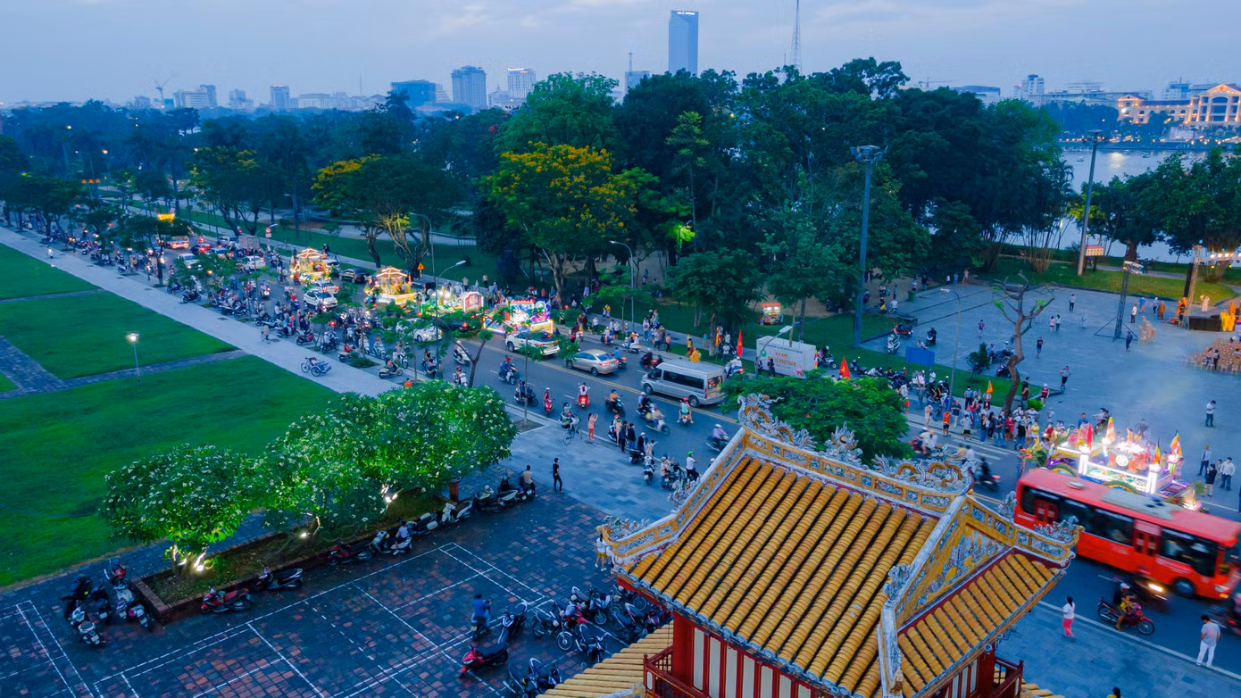 Tại Đại lễ Phật đản 2022 tại Huế còn có nhiều hoạt động đáng chú ý khác, như: Triển lãm Văn hóa Phật giáo tại Trung tâm Liễu Quán (đường Lê Lợi, Huế), lễ thắp sáng 7 đóa hoa sen trên sông Hương cầu Quốc thái dân an, chính lễ Phật đản tại các huyện, thị xã; lễ hội Ẩm thực chay tại Trung tâm Liễu Quán...