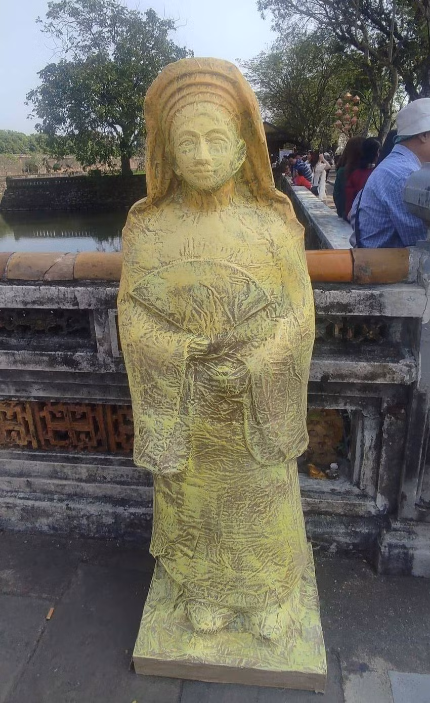 Sau thời gian ngắn trưng bày và gây phản ứng trong dư luận, các bức tượng đã được thu hồi, dời đi. Ảnh: MXH.