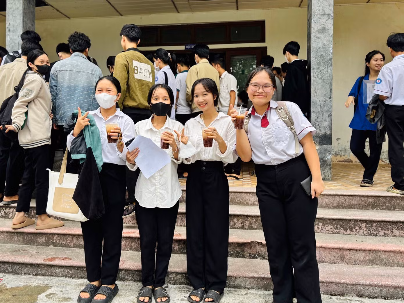 Chè đậu đỏ - "đặc sản" tiếp sức mùa thi đã được Trường THPT Phú Lộc duy trì qua 8 mùa thi tốt nghiệp THPT.