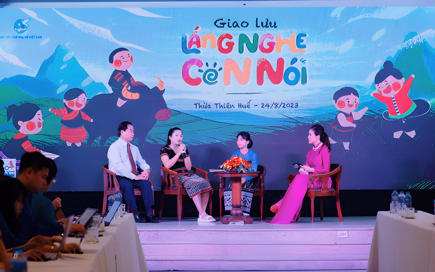 Giao lưu "Lắng nghe con nói".