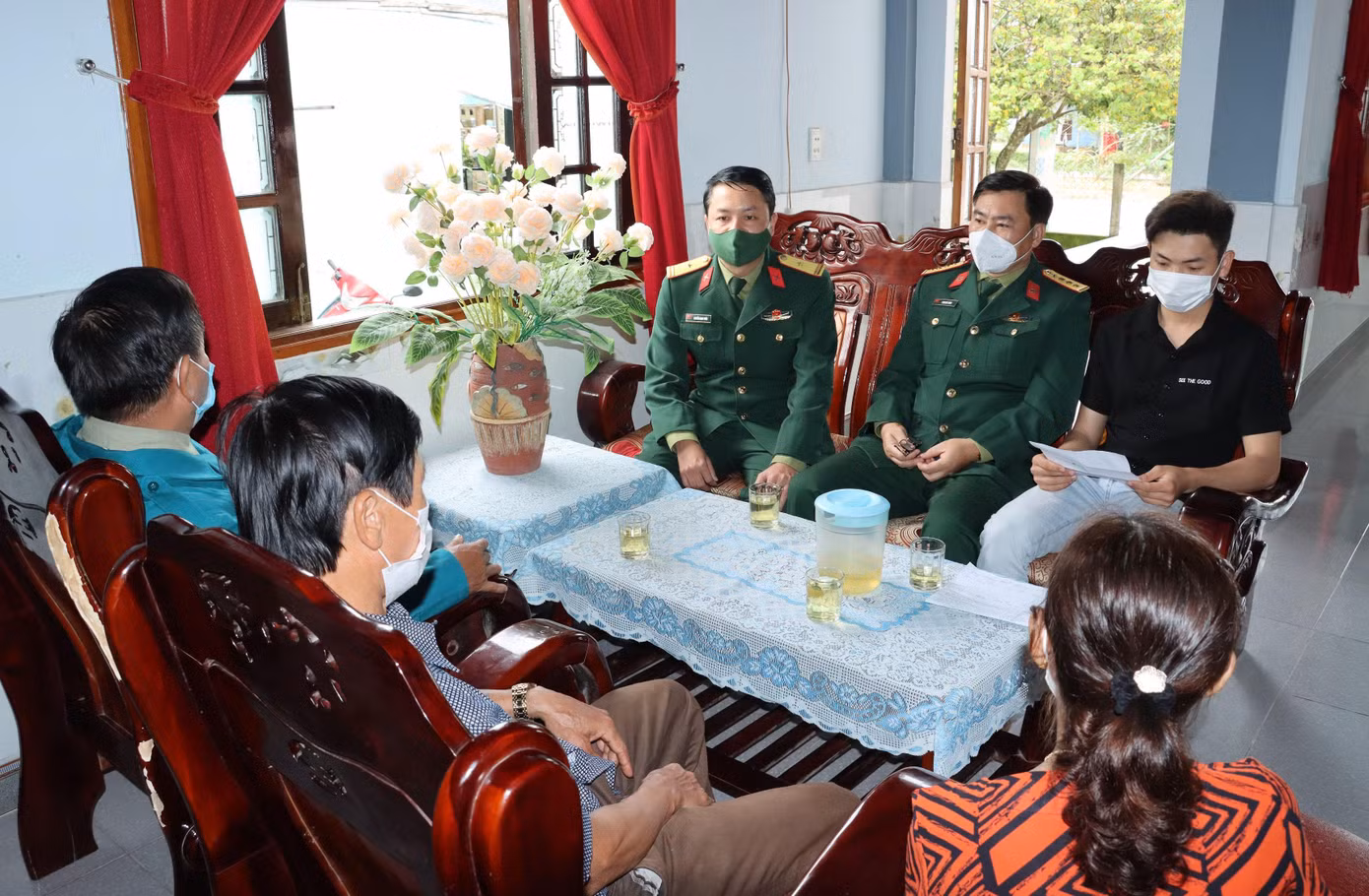 Thăm, động viên gia đình có con em lên đường làm nghĩa vụ quân sự năm 2022 tại TT-Huế