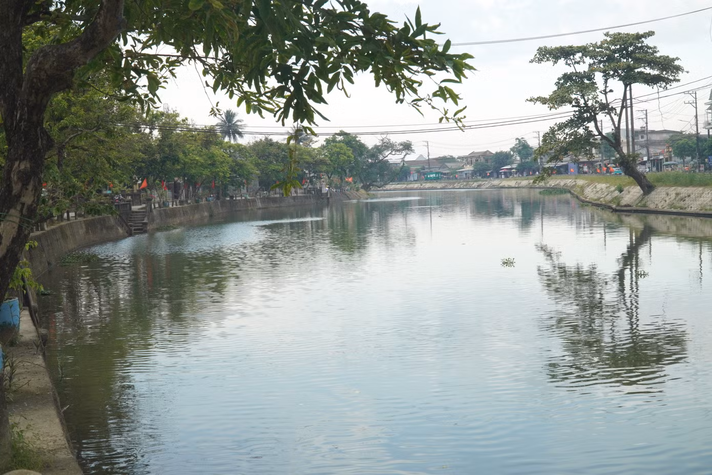 Bên cạnh đó trên địa bàn còn có 2 di tích cấp tỉnh là Am Bà được xếp hạng năm 2007 và di tích Bến Đá được xếp hạng năm 2008. Đây là những “địa chỉ đỏ” trong hành trình giáo dục truyền thống cách mạng cho thế hệ trẻ.