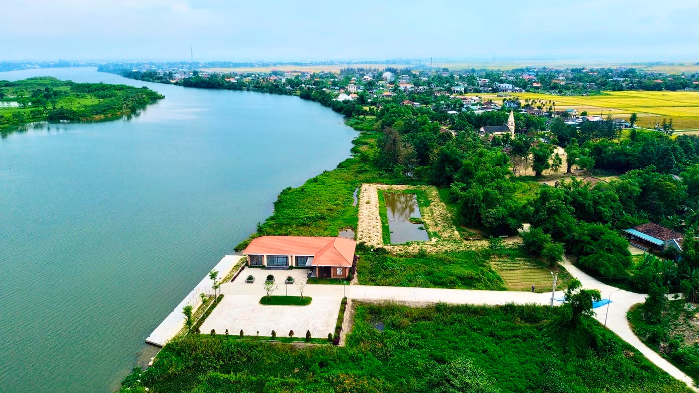 Với sông Hương thơ mộng chảy qua và dòng Phổ Lợi êm đềm ôm lấy xóm làng, Dương Nỗ là nơi giao hòa giữa thiên nhiên và lịch sử; nơi hội tụ của lịch sử, văn hóa, dân cư, cùng yếu tố tự nhiên. Trở về Dương Nỗ hôm nay, đó như là sự tìm về một vùng ký ức, tìm về một phần căn cốt di sản đặc biệt của Huế.