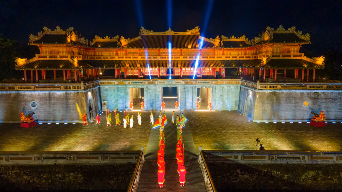Đại nội Huế về đêm.