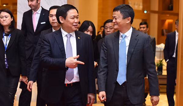 Tỷ phú Jack Ma chúc giới trẻ Việt Nam luôn tiến về phía trước ảnh 1
