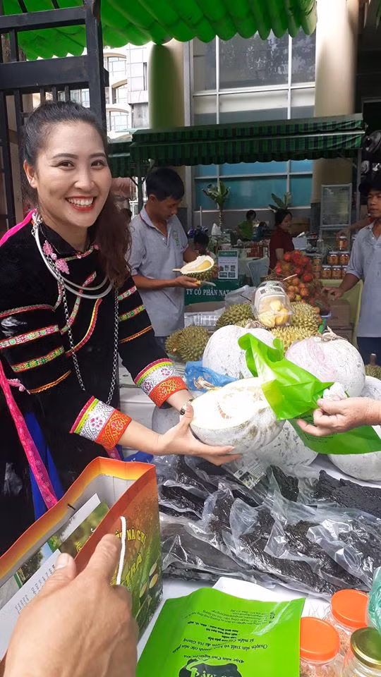 Giám đốc trực tiếp bán hàng.