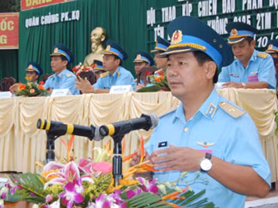 Thiếu tướng Lê Huy Vịnh, Phó Tư lệnh Quân chủng PK-KQ phát biểu Khai mạc hội thao