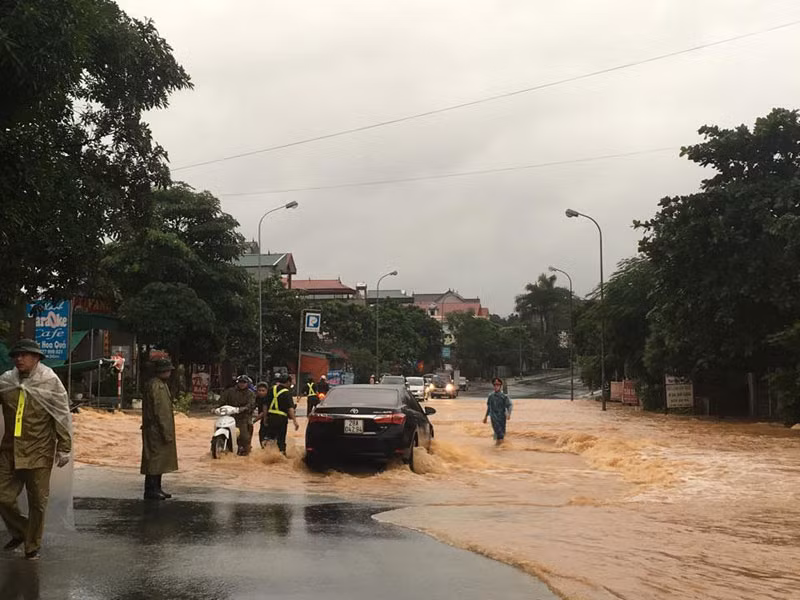 Mưa lũ dồn dập ở phía Bắc, 32 người chết, mất tích ảnh 1
