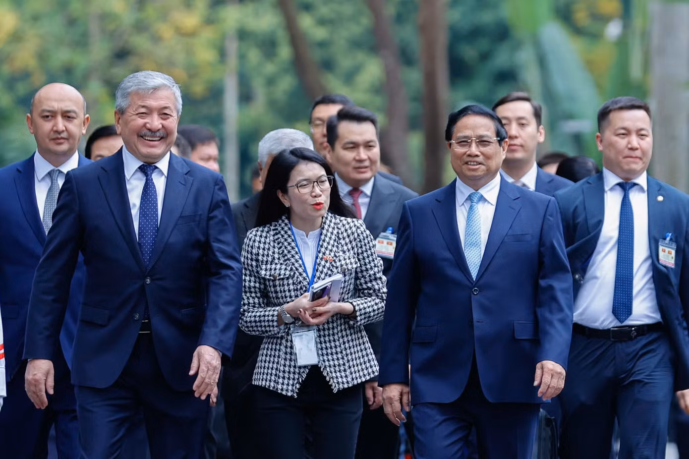 Hai Thủ tướng tiến vào phòng hội đàm. (Ảnh: Đoàn Bắc)