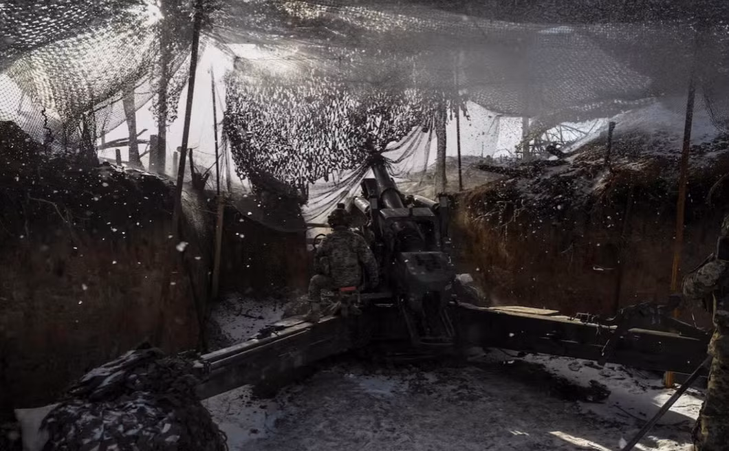 Binh lính Ukraine trên chiến trường. (Ảnh: Reuters)