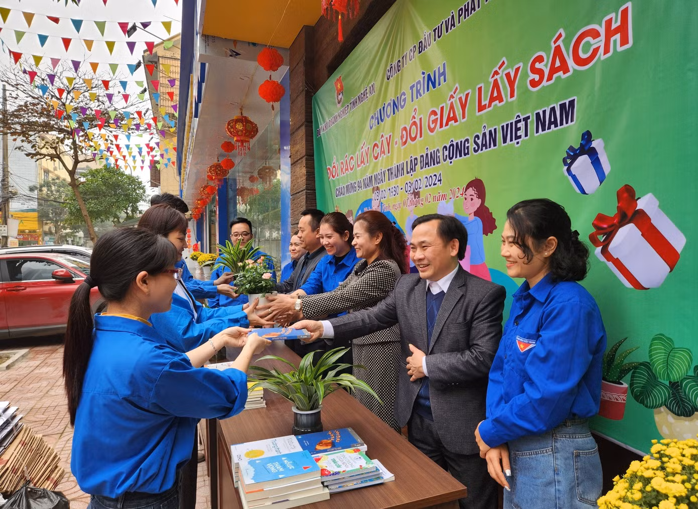 Chương trình được tổ chức nhằm tạo thói quen hạn chế sử dụng đồ dùng từ nhựa, xây dựng lối tiêu dùng xanh và đẩy mạnh tái chế và giảm thiểu rác thải.